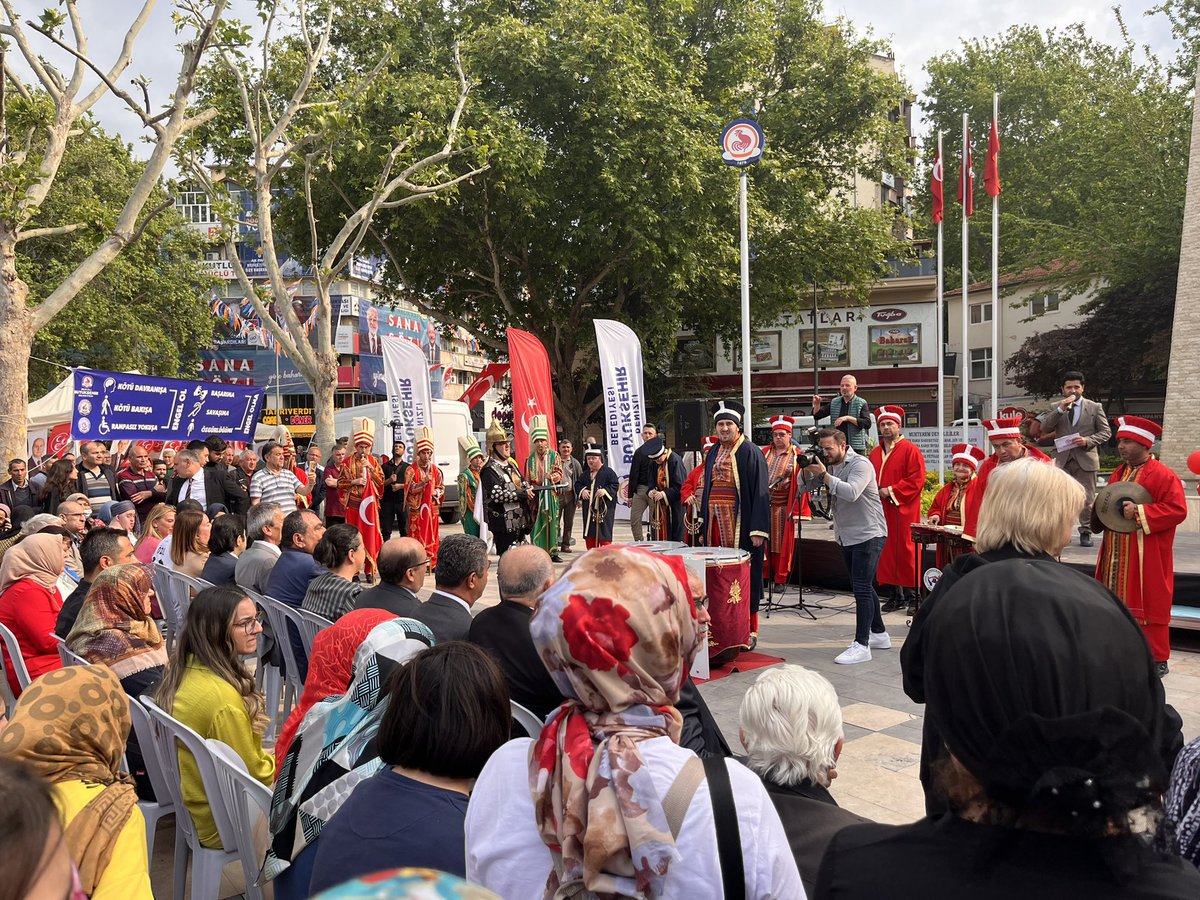 📍#Denizli

“Sevgi varsa engel yoktur.”

Engelliler Haftası dolaysıyla Büyükşehir Belediyesi Kent Konseyi Engelliler Meclisimiz tarafından düzenlenen farkındalık etkinliğine katıldık. 

Birbirinden güzel gösterileriyle bizleri büyüleyen yavrularımıza sevgilerimi sunuyorum.