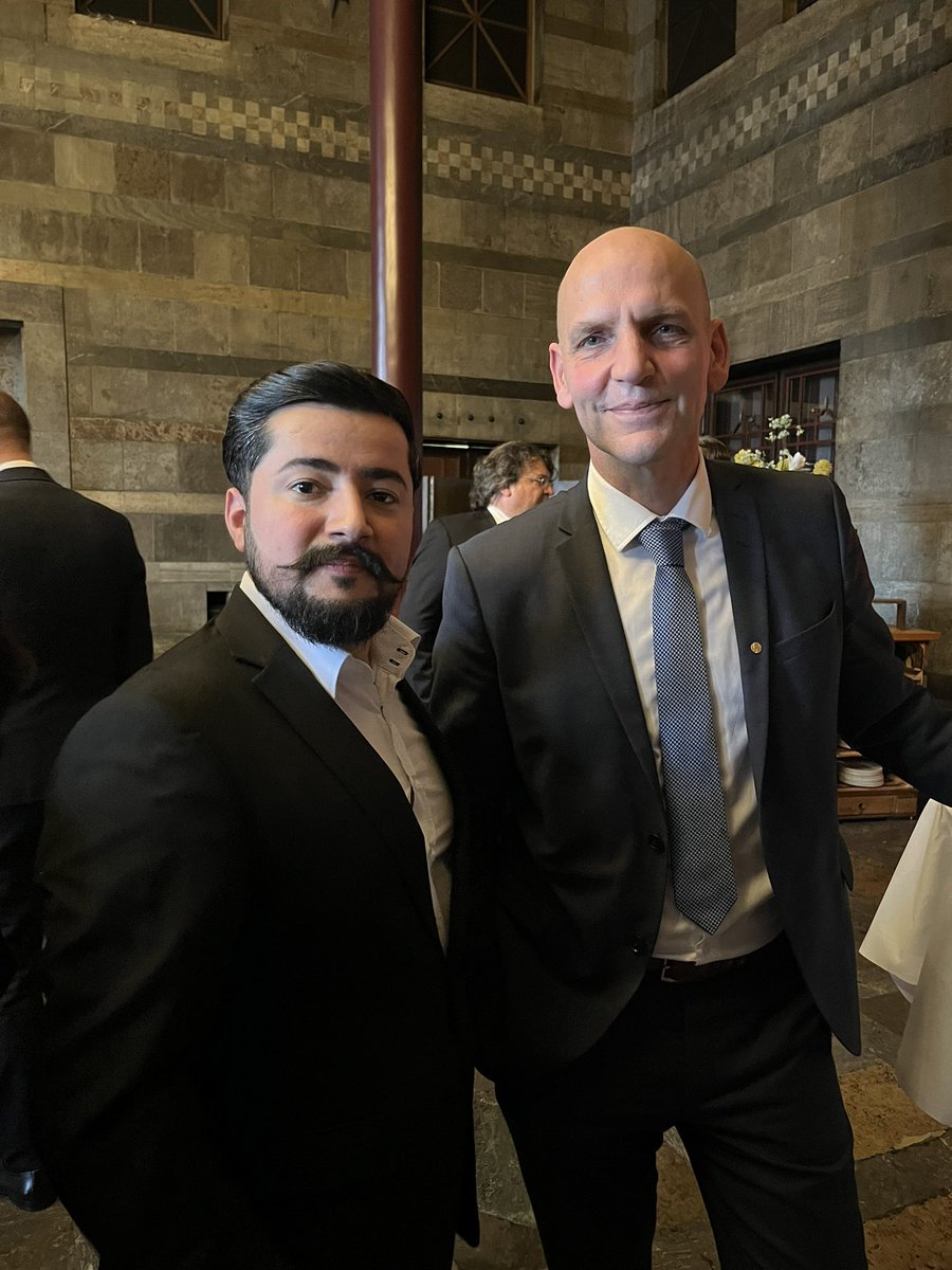 TuncerOffiziell's tweet photo. Gestern war ich bei der Verleihung der Ehrenbürgerschaft an den Nobelpreisträger Prof. Benjamin List🎖️

Dem Mülheimer #Nobelpreisträger Prof. Benjamin List wurde gestern im Rahmen einer Feierlichkeit die Ehrenbürgerschaft verliehen.
#MHruhr #Stadthalle #Ehrenbürger #BenjaminList https://t.co/nLvs6igI2s