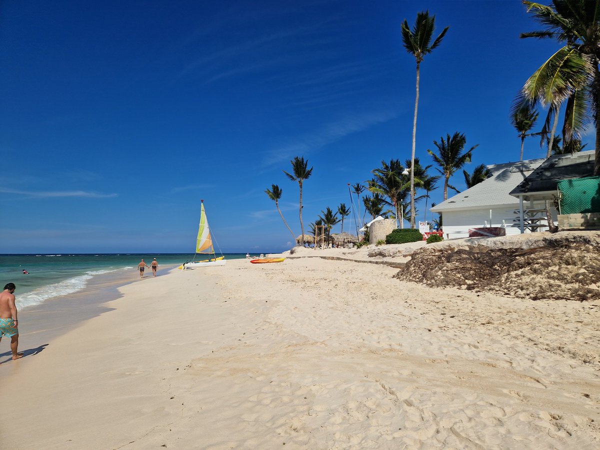 Blue sky's and beer #PuntaCana #royalton #fuckengland