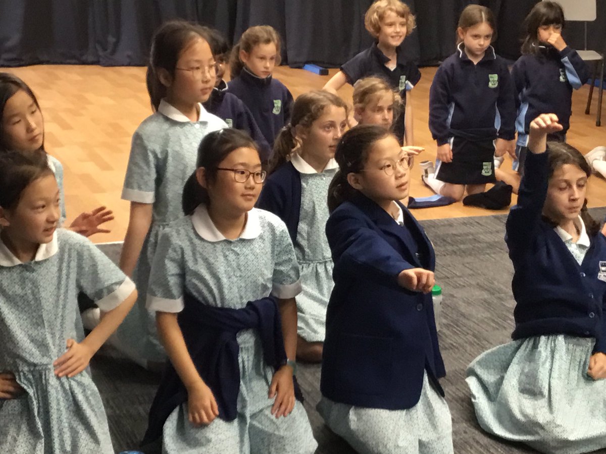 UrsulineYear4's tweet photo. #UrsulineYear3 and #UrsulineYear4 had a great time learning first aid skills with help from Seb #FlatStanFirstAid. A massive thank you to Seb for delivering this amazing workshop at #UrsulinePreparatory today! #UrsulinePSHE https://t.co/aJcIcCMJfl