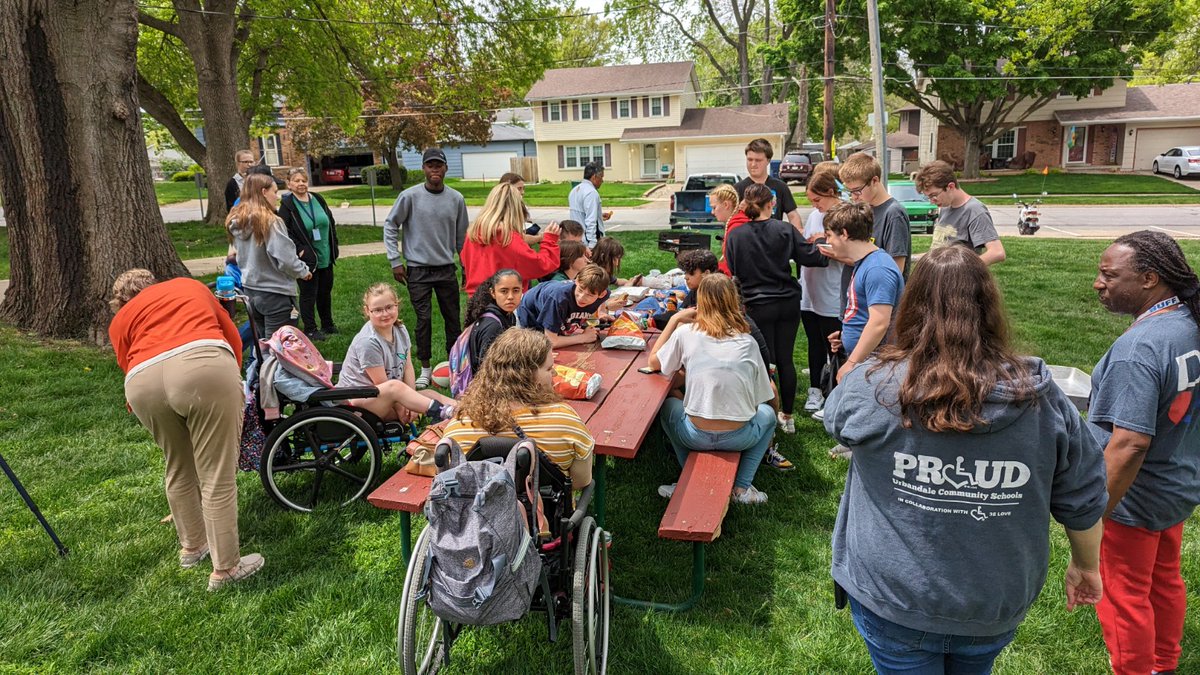 UHSPhysicalEd's tweet photo. It was a great day to celebrate our Seniors! Thank you very much for being a huge part of our PEOPEL PE program! We are gonna miss you! https://t.co/7VVCydPQNO