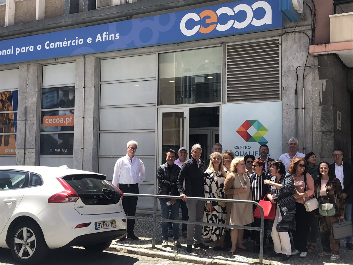 The whole #ESITL group at the door of the @CECOA_ premises after the work done during the morning! Good job, so far! @EUErasmusPlus