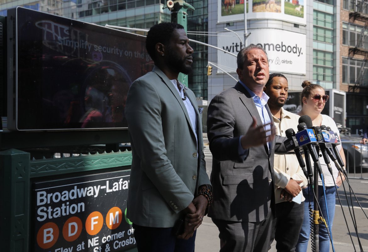 It's been a week since Jordan Neely's death.
 
Today, we stand alongside <a href="/nycpa/">Office of the Public Advocate Jumaane D. Williams</a>, <a href="/ca_nyc/">Community Access #JustPay</a>, <a href="/NAMINYCMetro/">NAMI NYC 💚</a>, and <a href="/NYLPI/">NYLPI</a> to demand accountability and reconciliation.

This is a moment to find collective compassion as a city.