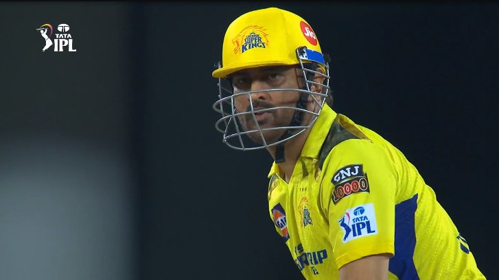 CricCrazyJohns's tweet photo. Well played, MS Dhoni. 

20 runs from just 9 balls at the age of 41 - he still got it - GOAT. https://t.co/19m4GnMJZU
