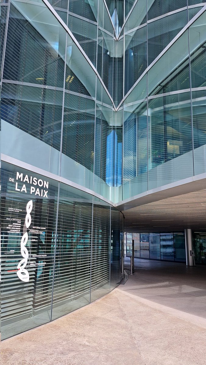 ampilote's tweet image. Heureuse de participer aux forums ouverts de la Semaine de la diplomatie scientifique à Genève 🇨🇭 et d'échanger sur les façons dont la science et la diplomatie peuvent être des outils efficaces d'un multilatéralisme renouvelé 🤝! #SDWeek23 @GESDAglobal @Quebec_De @Optonique_CA