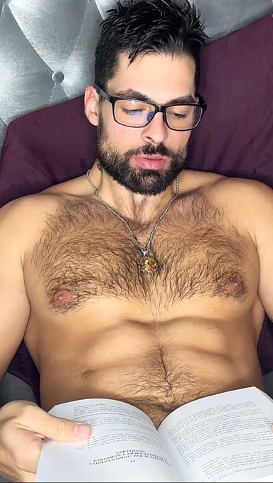 RT if you read books❤️📖 https://t.co/ybZ45ziLCm<a href="/tag/love"class="tags"><span>#love</span></a>