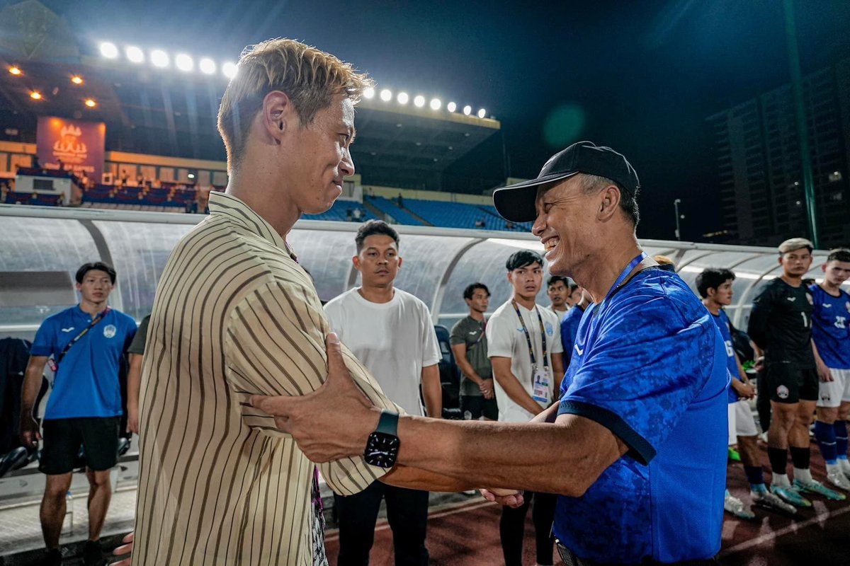 Chhengniem's tweet image. #Cambodia U22 football team, the host of #SEAGames2023, is out of the tournament. Today loss to Indonesia is also the last game for former AC Milan midfielder #Keisuke #Honda as the manager. We wish you all the best Honda. Photo FFC