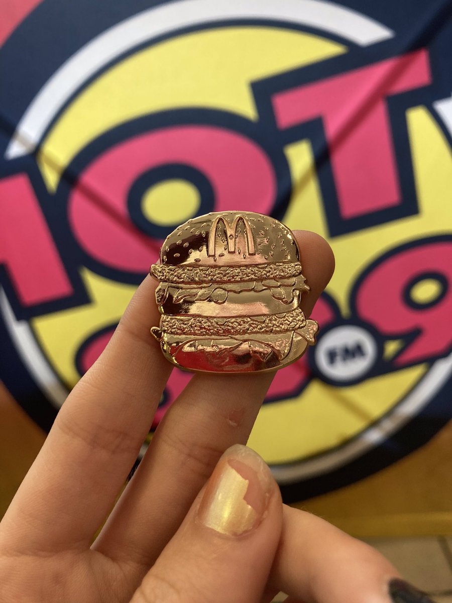 newhot899's tweet photo. We’re at the St. Laurent blvd McDonald’s for McHappy Day !! Come in and get a cute hamburger pin from the staff for $3 or socks for $5, all proceeds go to charity! https://t.co/3hCAbil03N