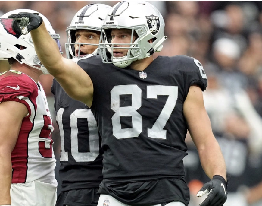 JFowlerESPN's tweet photo. Quite the comeback in the works: TE Foster Moreau and the #Saints have agreed to terms on a three-year, $12-million deal including $8 million guaranteed and $3 million in incentives, agent @JLSports3 told ESPN. 

Moreau has a positive diagnosis on his Hodgkin’s Lymphoma recovery and plans to play in 2023.