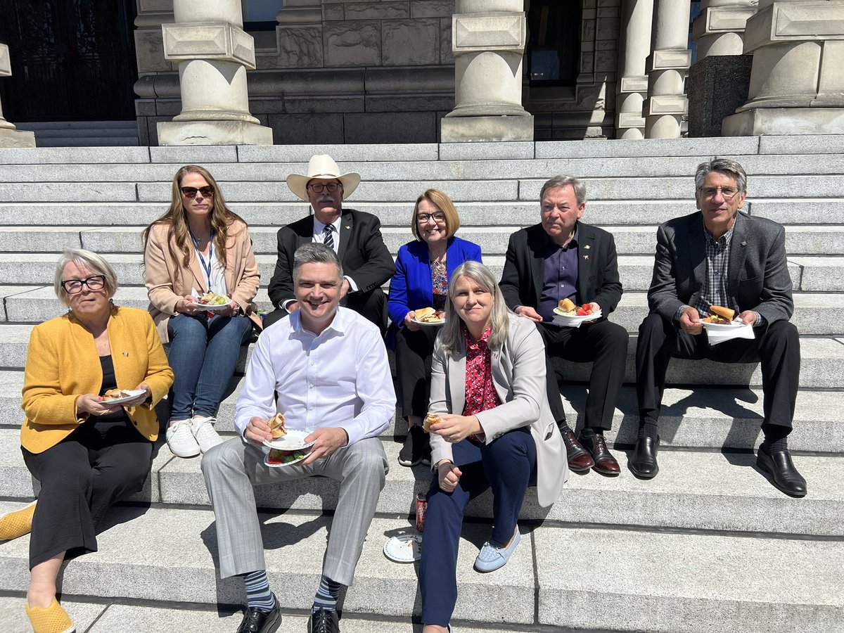 IanPatonDelta's tweet photo. @BCUnitedCaucus is proud to support our BC Ranchers. @BCcattle came to Victoria to make sure we heard their voices and their needs. They also hosted one H*** of a BBQ. #bcbeef #bcpoli #buybc #bcAg https://t.co/lgE2GeyFZt