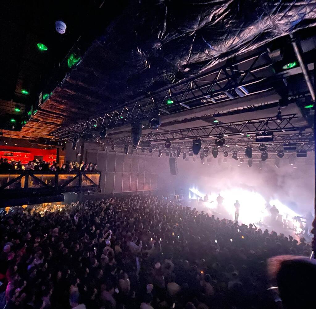 s2martin's tweet photo. 10 years after his LP was leaked and he disappeared into the ether, Jai Paul is back - playing his first of two dates in London 🔥🔥

#jaipaul https://t.co/Vakt6Sth2H https://t.co/803wyi4S7Z