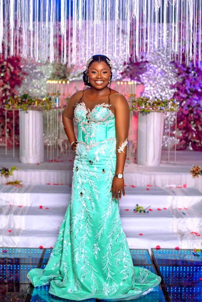 staicy25's tweet photo. My Hustle 101, I made this beautiful Reception Dress 👗 for this beautiful bride.
#Tailorgeng
#StaicysApparels
#Tailoredbyyourstruly✂️ https://t.co/5nbtEja1tA