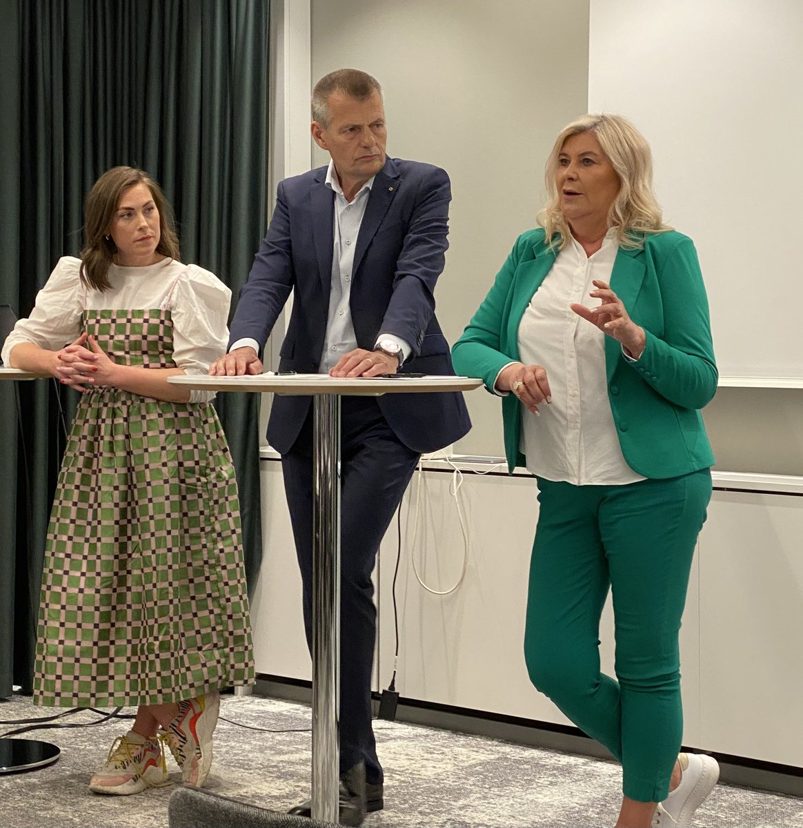 GottfertA's tweet photo. Idag så pratade förbundsstyrelsen för @Skolledare skolpolitik med Riksdagens utbildningsutskott. 

Många intressanta diskussioner med  olika partiers företrädare @lskold @nielspaarup @danielriazat 

Tack för dagens engagemang✅ https://t.co/RD9VJkxDb8
