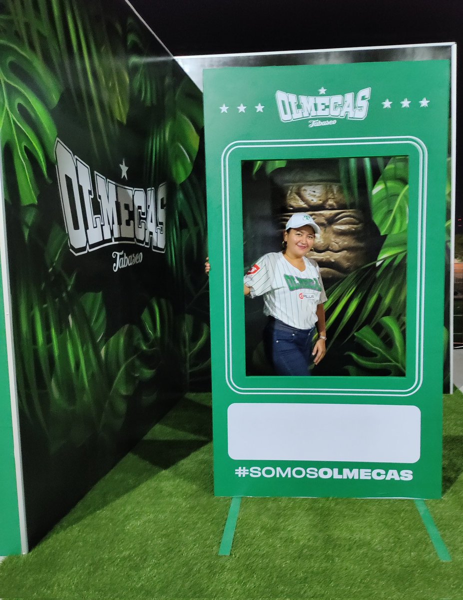VZA0103's tweet photo. @OlmecasTabasco #MamáMásOlmeca
Ella es mi madre beisbolera! Fabiola Alejandro! Parece que quiere vivir en el Centenario porque ama el béisbol y a sus #Olmecas felicidades mamá! Te amamos! ⚾🥰 https://t.co/vHxK42Pm3G