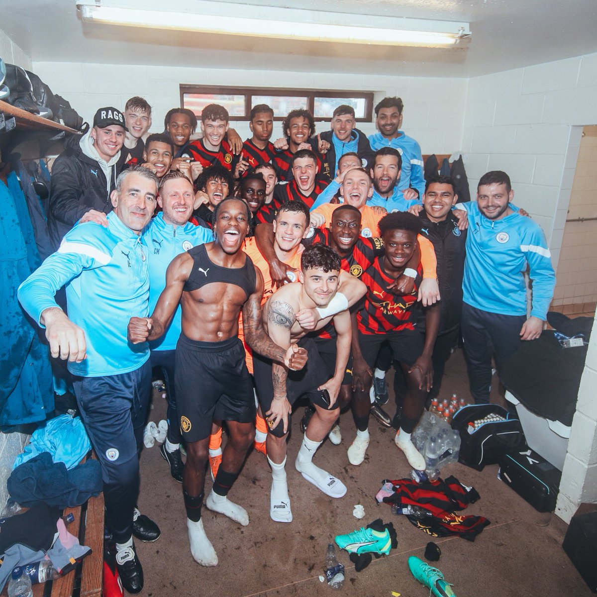 City_Xtra's tweet photo. ◾️ Crowned #PL2 champions for a third successive season!

◾️ Crowned #U18PL National champions for a third consecutive season!

◾️ Crowned #U18PL North group champions for a fourth successive season!

◾️ Crowned #U16PL Cup champions!

𝗜𝗧'𝗦 𝗔 #MANCITY 𝗧𝗛𝗜𝗡𝗚! 😎🏆💙 https://t.co/9DnF3Y7eFa
