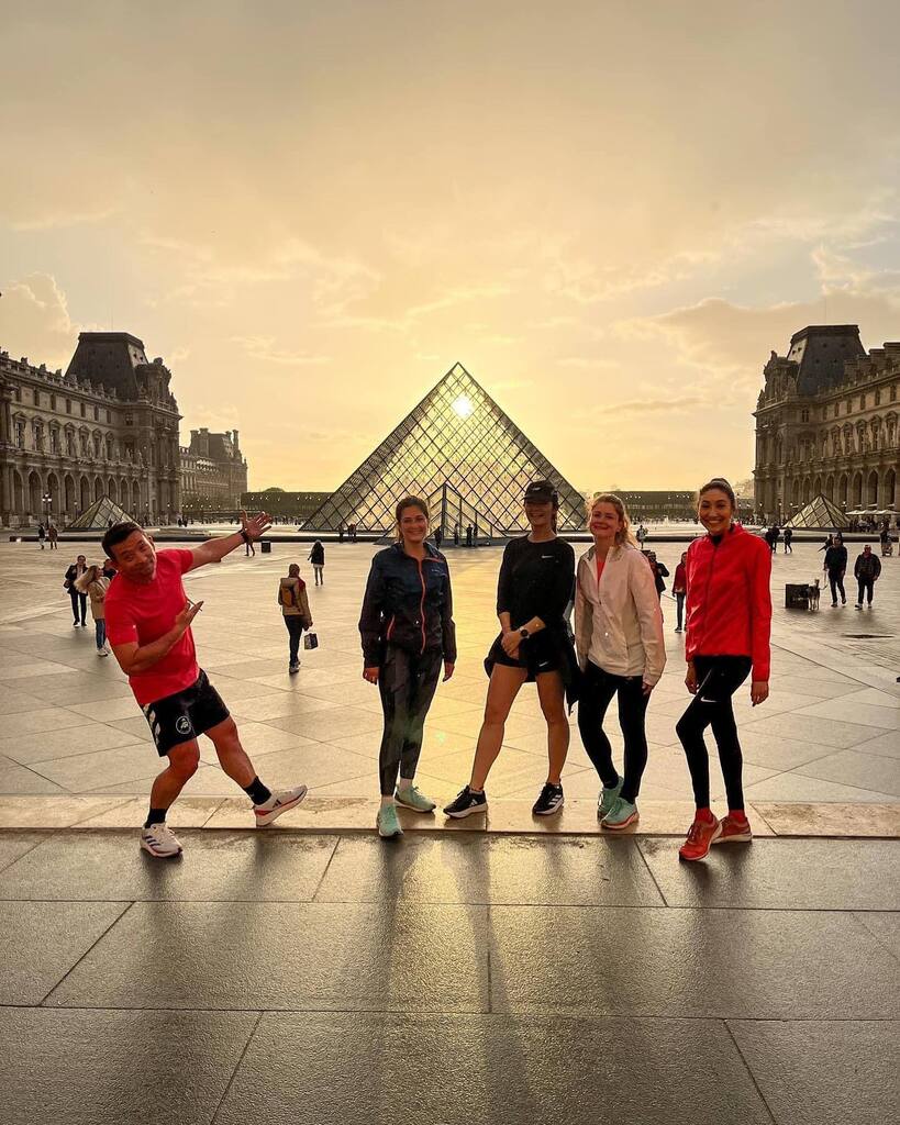 This is Paris 🤩
•
La routine du Mercredi soir avec les copains #adidasrunners
•
Qu’on le veuille ou pas, Paris était magique ce soir!!
•
Petite séance test pour le mollet: pas de gènes ressenties ce soir sur les 6km et même en poussant un peu… 
Y… instagr.am/p/CsE5EtwrLuh/