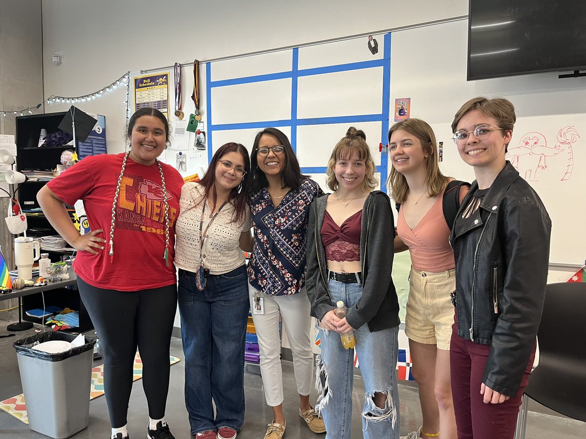 My mamá is AMAZING!! She spent her latin Mother’s Day making 50 tacos and salsa for my IB ESS class for our last day with our seniors. We had so much fun eating and talking  about advice and memories. I will definitely miss this group of seniors. <a href="/NorthtownNews/">Northtown News</a> <a href="/mitsinessa/">Mitsi Nessa</a>