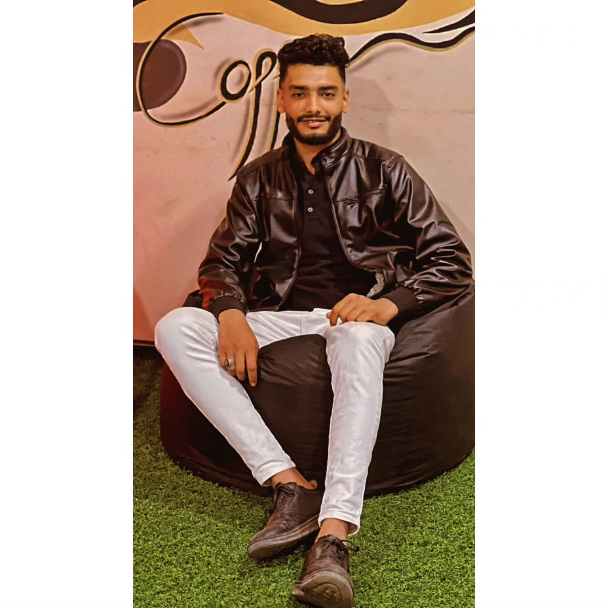 EbrahimAboshad6's tweet photo. #NewProfilePic
لا يهمني من تكون ، أنا معك بما أراهُ منك ، لا بما أخبروني عنك . https://t.co/3vJLYi7G7F