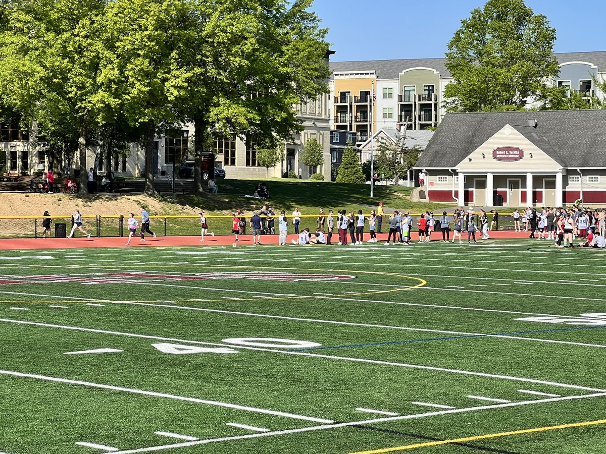 #Playunited MHS is hosting an exceptional United Track Meet putting up some prs up on the 100 yd dash #msdproud