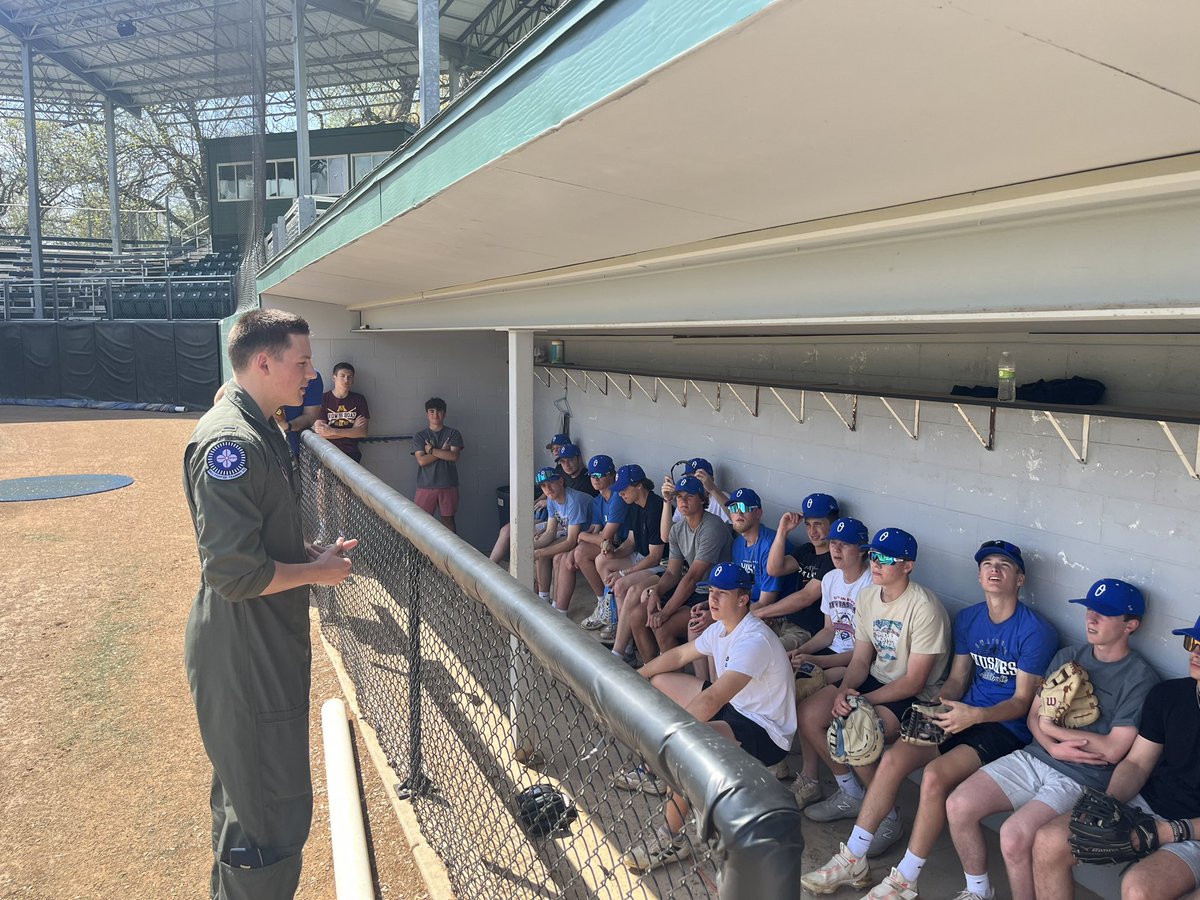 OTownBaseball's tweet photo. That was about as good as it gets - so impressive! OHS 2016, Joe Belina stopped by the park &amp; chatted with our team regarding his experience as a United States Air Force Fighter Pilot and how his training can be applied to sports and life. Thanks Joe for spending your time w us! https://t.co/XpULOEJ9Mc
