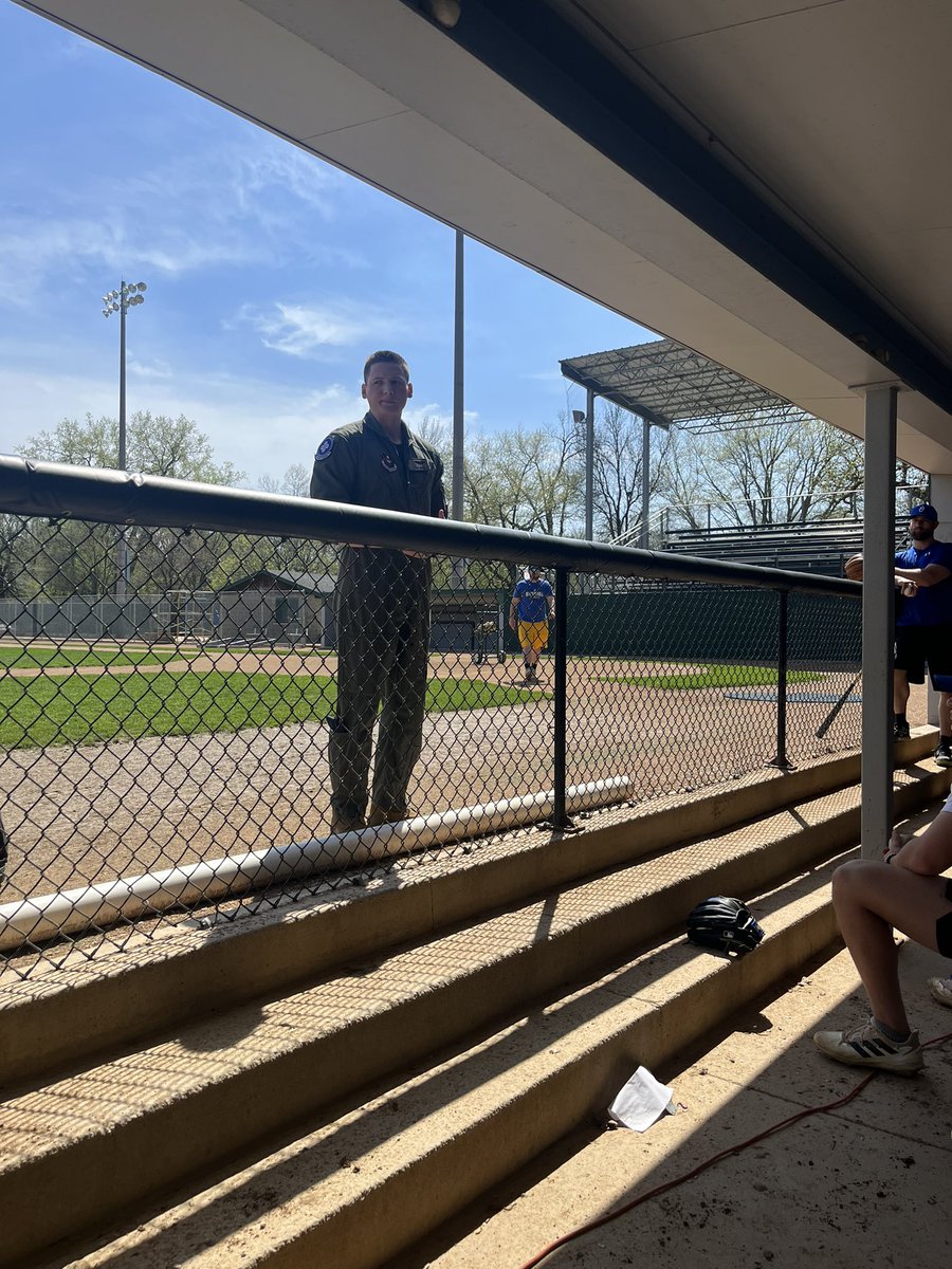 OTownBaseball's tweet photo. That was about as good as it gets - so impressive! OHS 2016, Joe Belina stopped by the park &amp; chatted with our team regarding his experience as a United States Air Force Fighter Pilot and how his training can be applied to sports and life. Thanks Joe for spending your time w us! https://t.co/XpULOEJ9Mc