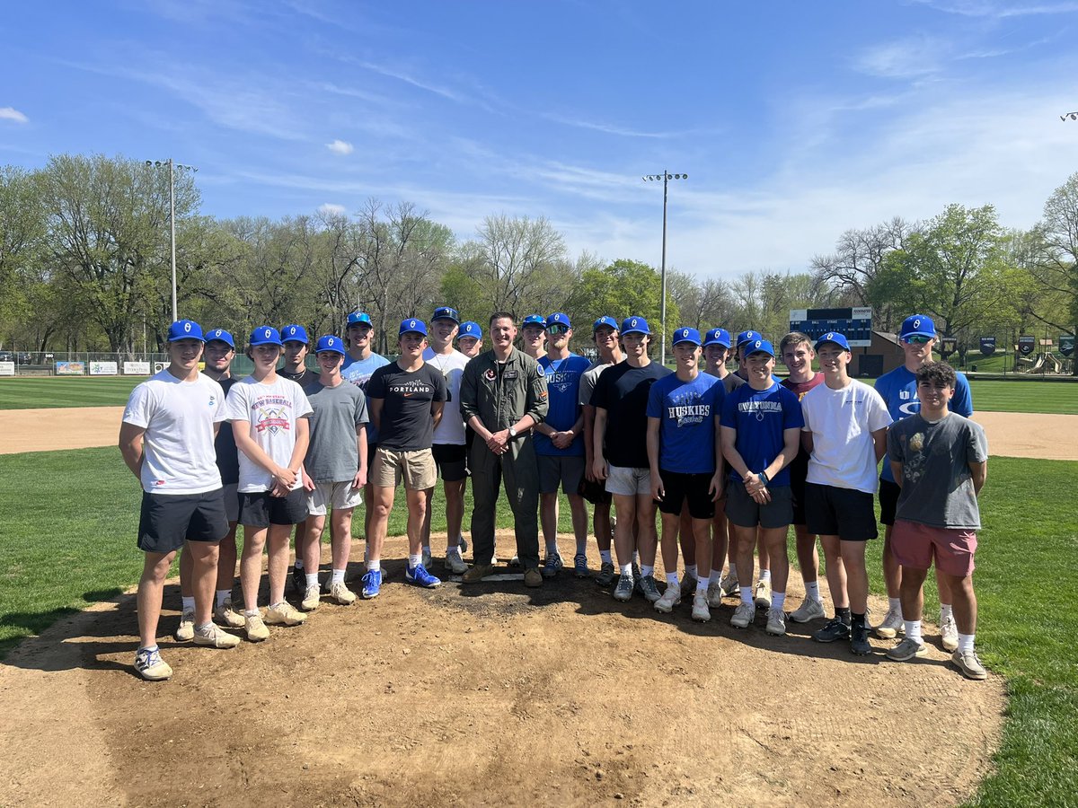 OTownBaseball's tweet photo. That was about as good as it gets - so impressive! OHS 2016, Joe Belina stopped by the park &amp; chatted with our team regarding his experience as a United States Air Force Fighter Pilot and how his training can be applied to sports and life. Thanks Joe for spending your time w us! https://t.co/XpULOEJ9Mc