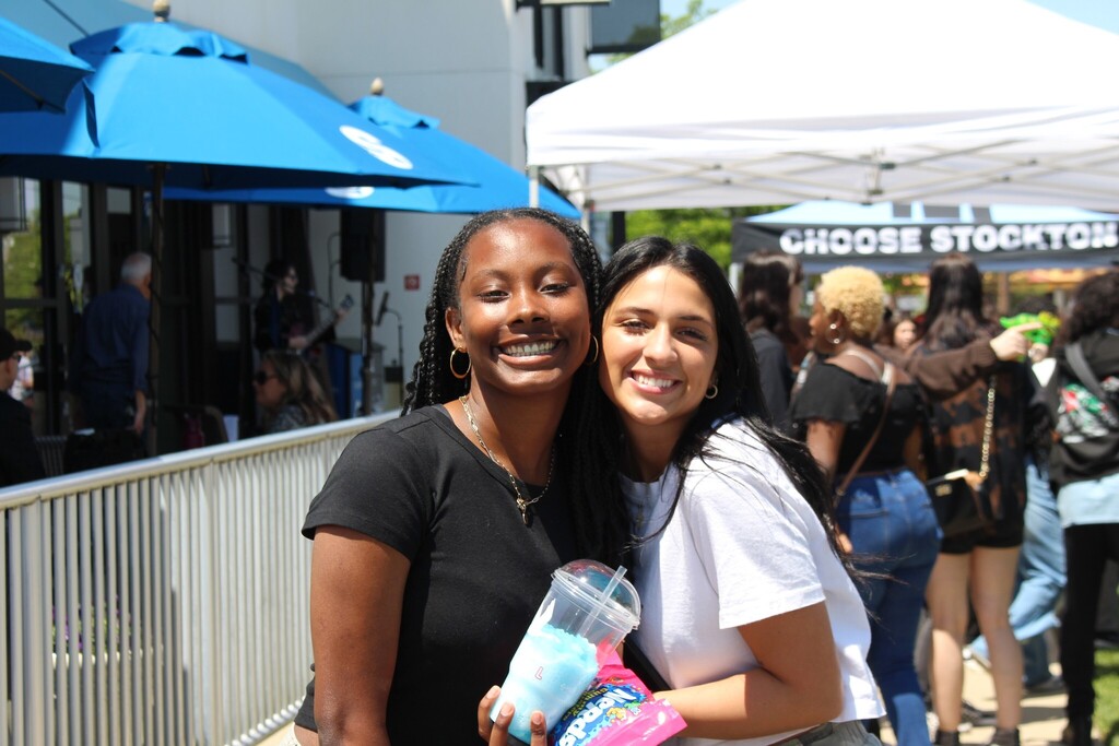 WOW! 😍 What a wonderful, wonderful day we had at Teen Arts! We are so grateful to all of the people who were involved in making this happen, and we are looking forward to next year! Special shoutout to fan-favorite @zacrunmusic!
#TeenArts2023 #DowntownHammonton #StocktonU #K…