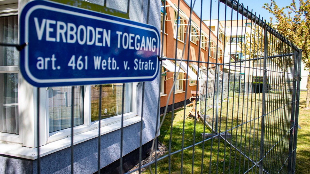 burojpiv's tweet photo. @MikeyBastion @IsDatEchtZo5 Echt bizar, de hoeveelheid #propaganda, #polarisatie,  #leugens, die de overheid op ons heeft afgevuurd. Van ons eigen belastinggeld. Teneinde die #prikken in onze lichamen te kunnen jagen. Ouderen alleen #gestorven opgesloten in #verzorgingstehuizen. Alles voor macht en geld. https://t.co/4P1ftilmjI