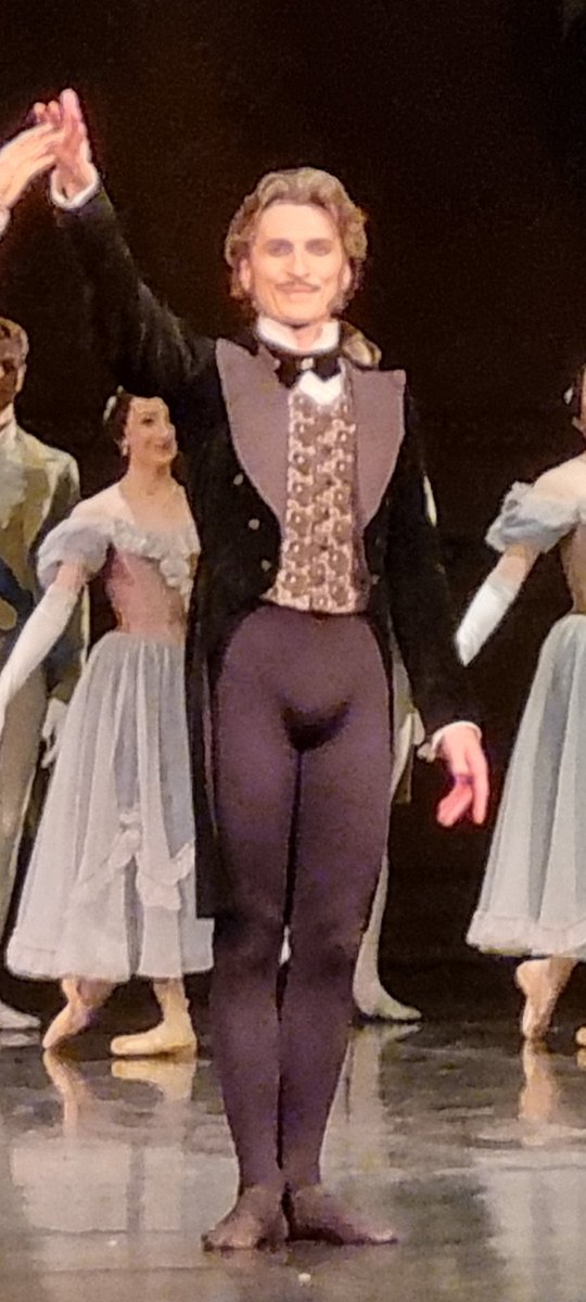 frankrberger's tweet image. Yet another #Onegin @Staatsballett_B as farewell performance - tonight for one of my fav dancers for more than 20 years: the wonderful Dinu #Tamazlacaru.
What a great career. Thanx!