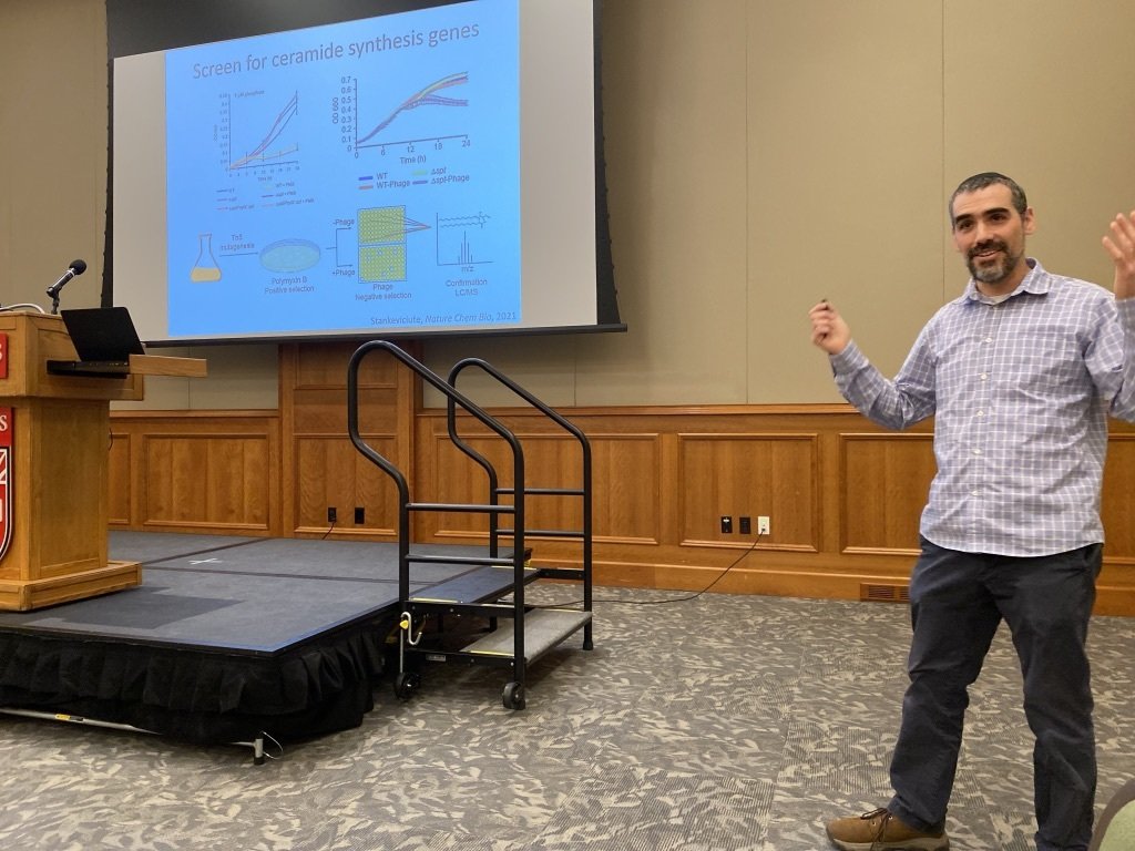 RutgersCCIB's tweet photo. Action shots from Dr. Eric Klein's talk "Bacterial sphingolipids: A new chapter in the mystery of the Sphinx" at the 6th Annual Faculty Fellowship lecture! https://t.co/eHSPaBFDHU