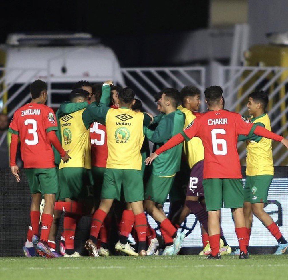 SCCR_212's tweet photo. QUALIFIIIIIIIIIIIIIÉS !!! 

LE MAROC ÉLIMINE L’ALGÉRIE HÔTE DE CETTE CAN U17 GRÂCE À UNE VICTOIRE ÉCLATANTE 3/0 🇲🇦 

Nos Lions rejoignent le dernier carré de cette #CANU17 et surtout se qualifient pour le Mondialito U17 ! 
Quelle maturité ils ont eu ce soir, quelle sérénité du début à la fin ! 

Bravo aux hommes de Said Chiba 👏🇲🇦