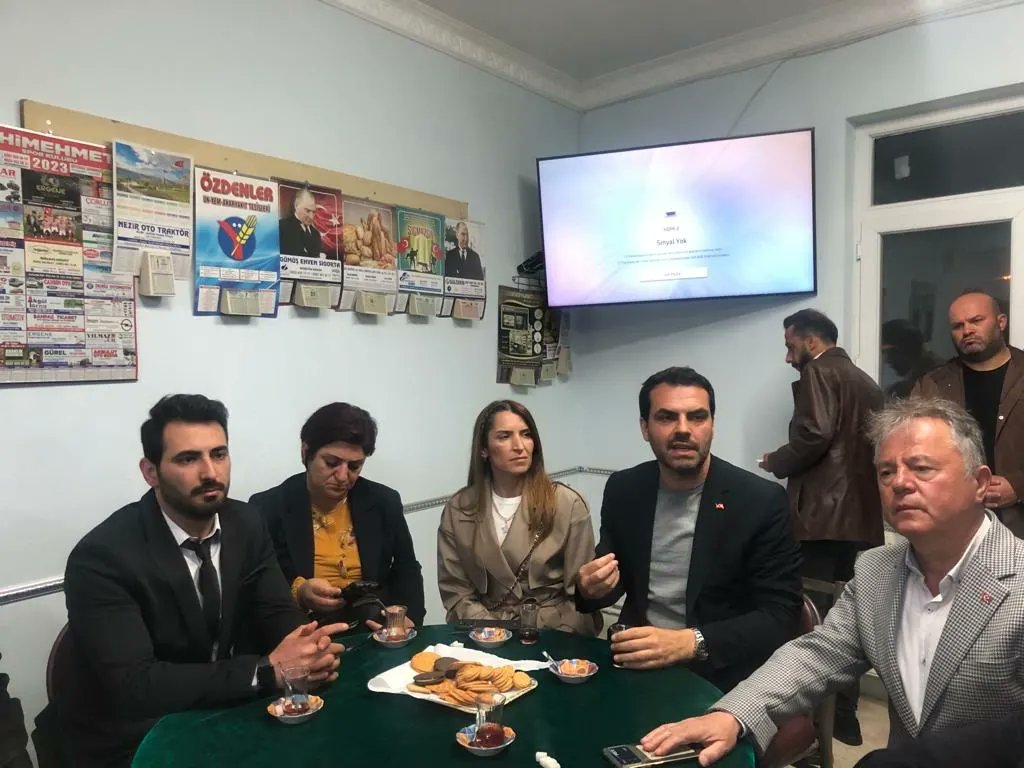 muratliakparti's tweet photo. 📌#MURATLI KIRSAL MAHALLE ZİYARETİ
28.Dönem AK Parti Adayımız Sn.Gökhan DİKTAŞ'ı ,İlçe https://t.co/aczb7QBqIW.Ali ATILGAN ve Yönetim Kurulu Üyelerimizim katılımıyla Yukarısevindikli Mahallesin de karşıladık.
BAŞLASIN TÜRKİYE YÜZYILI💡 https://t.co/yboMM1Ub3v