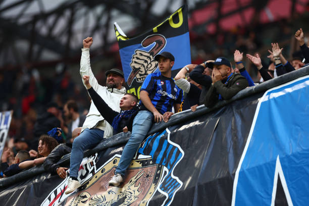 FansNerazzurri's tweet photo. FT: AC MILAN 0-2 INTER
⚽️Dzeko🅰️Hakan
⚽️Mkhitaryan🅰️Dimarco

YOHOOOOOOOOO MENANG LEG PERTAMA .. https://t.co/z6rwVM140s