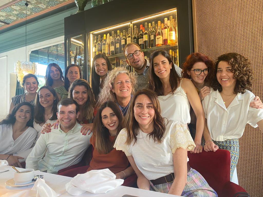 URGENCIASPEDHU1's tweet photo. GRACIAS a nuestra promoción de R4 que elige Urgencias como subespecialidad‼️🏥👶🏻👧🏽🧒🏼
Un orgullo tras tanta dedicación del equipo‼️
Hoy hemos celebrado el comienzo de su nueva etapa como pediatras de urgencias. Objetivo conseguido, a por muchos más‼️❤️💚💙💜
#somosHUVR #URGPEDHUVR https://t.co/AS7QBzYSYy