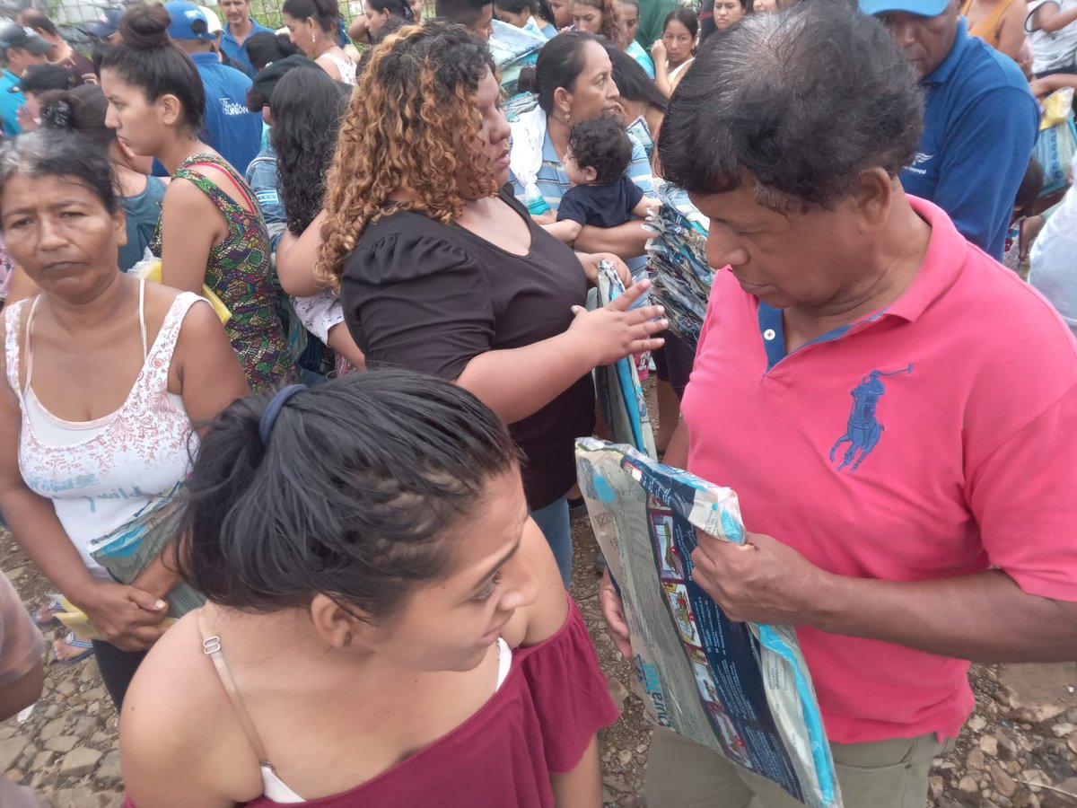 egiscaicedo's tweet photo. Con @CynthiaViteri6, la obra social continúa.
Egis Caicedo, el Sociólogo tu amigo de siempre. https://t.co/IpGTBOBYZN