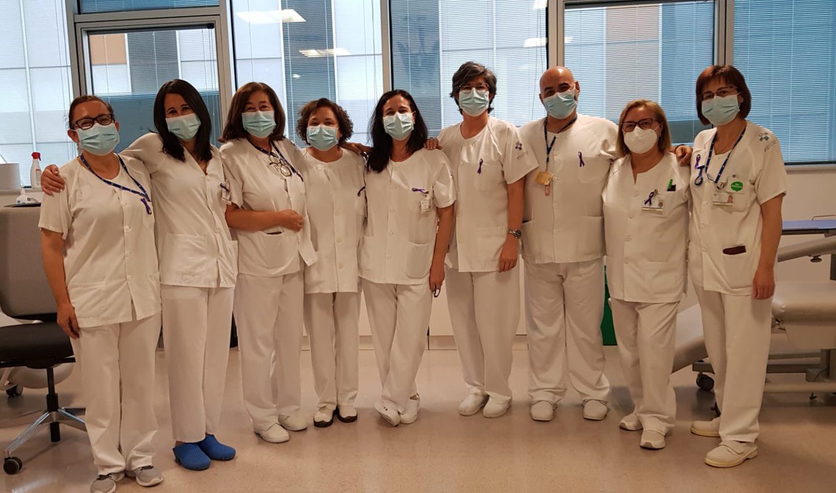 LupusAsturias's tweet photo. Equipo del hospital de día #HUCA 
Gracias por colocaros esos lazos morados tan necesarios y dar visibilidad al #lupus y por supuesto, gracias por vuestra labor 💜
@HUCA_Asturias https://t.co/JnGTYyPs1a