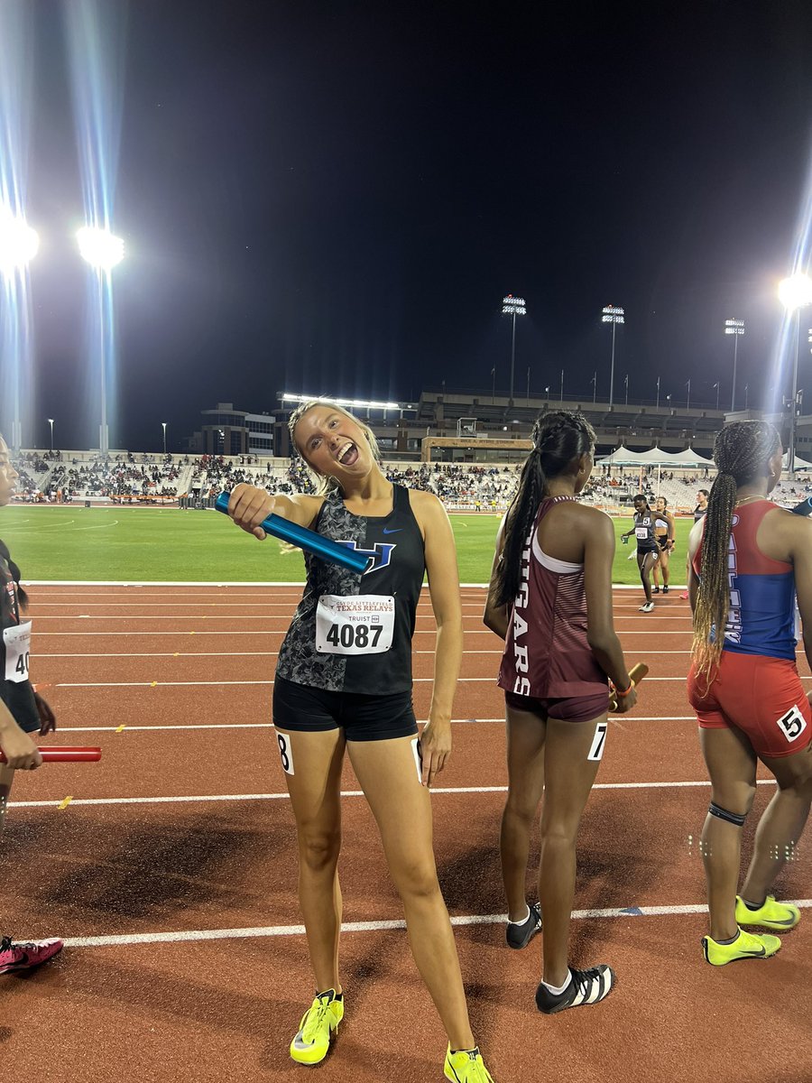 oliviaHoward25's tweet photo. Track season was such a privilege. Thank you to all my coaches and teammates that invested in me and cheered me on. While my track career is over, a piece of my heart will always be with this sport💙 @Hawk_Running https://t.co/KL7HBUEbT6