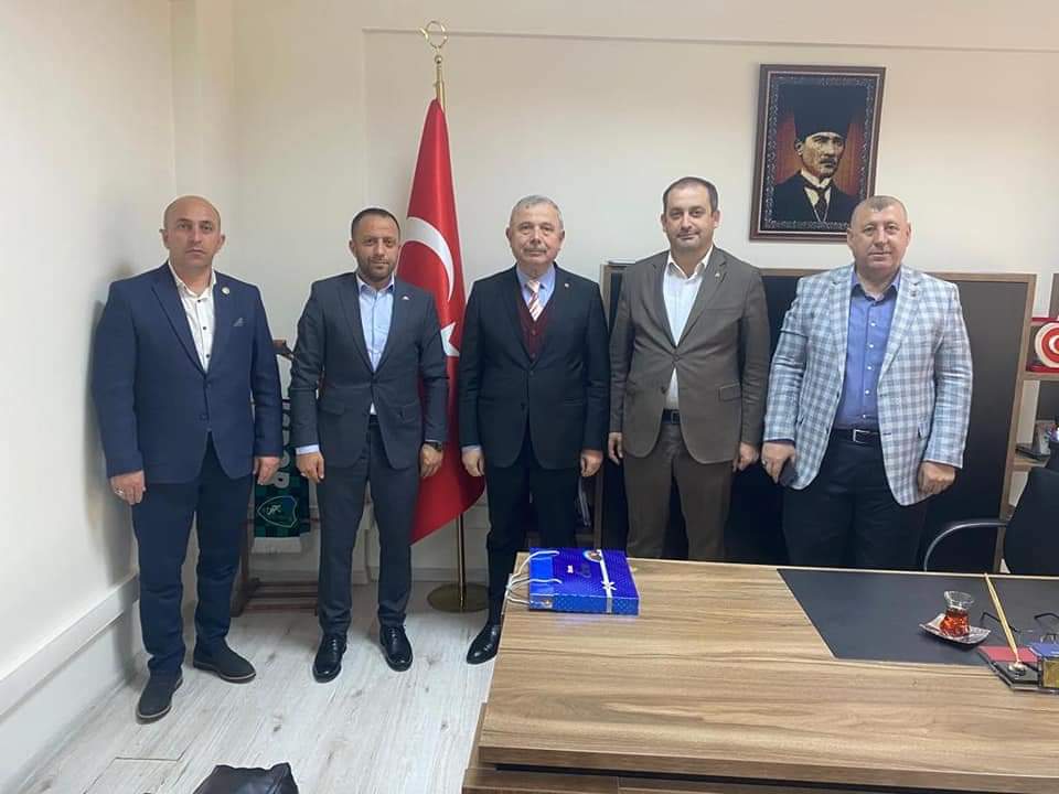 CYaylak's tweet photo. İlçe Başkanımız Sn Salim Sayar, Milletvekili Adayımız Celalettin Yaylak Meclis Üyemiz Ayhan Aksoy İle Birliktr Derince Milli Eğitim Müdürümüz Ali Osman Karabayır, Şube Müdürlerimiz Ve İlçe Milli Eğitim Personelimizi ziyaret edip başarılar diledik. https://t.co/GkY8mfjIUx