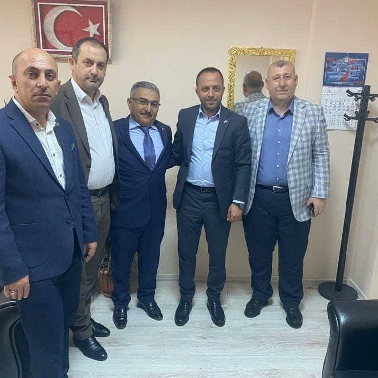 CYaylak's tweet photo. İlçe Başkanımız Sn Salim Sayar, Milletvekili Adayımız Celalettin Yaylak Meclis Üyemiz Ayhan Aksoy İle Birliktr Derince Milli Eğitim Müdürümüz Ali Osman Karabayır, Şube Müdürlerimiz Ve İlçe Milli Eğitim Personelimizi ziyaret edip başarılar diledik. https://t.co/GkY8mfjIUx