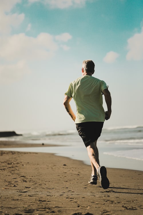 📣 Effectiveness of #PhysicalActivity for improving depression, anxiety and distress: an overview of #SystematicReviews 🔎📄

#KeyPoints:
🧠Higher intensity = greater improvements 🏋️‍♂️
🧠 Effect diminished with longer duration interventions 📉

READ HERE 👉 bit.ly/3EjzJ9O