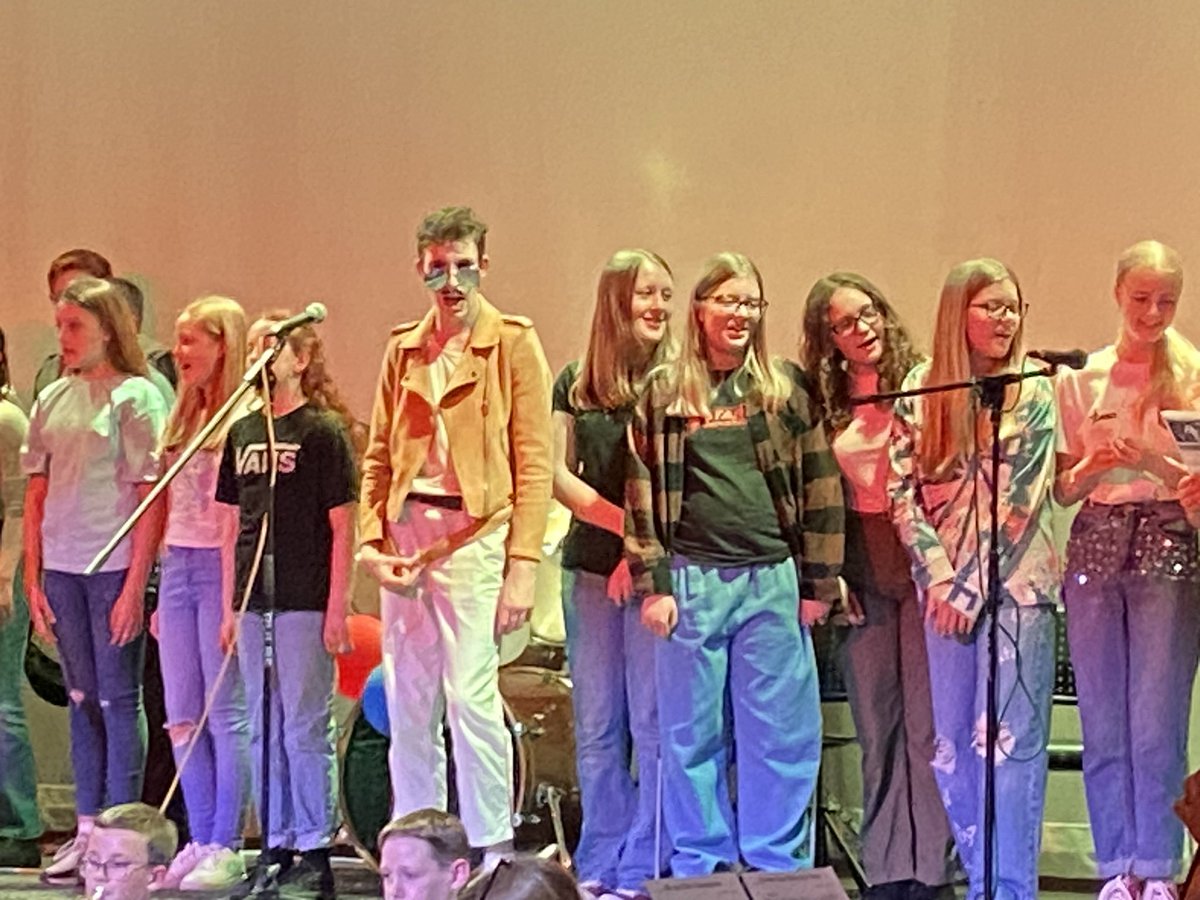 Well done to all staff, pupils and the RCT Wind Band for their fantastic Queen renditions.  Lovely to see our Year 7 band participating and so many family and friends turn up to watch 
<a href="/YPantSchool/">Y Pant School</a> <a href="/y_pantmusic/">Y Pant Music</a>