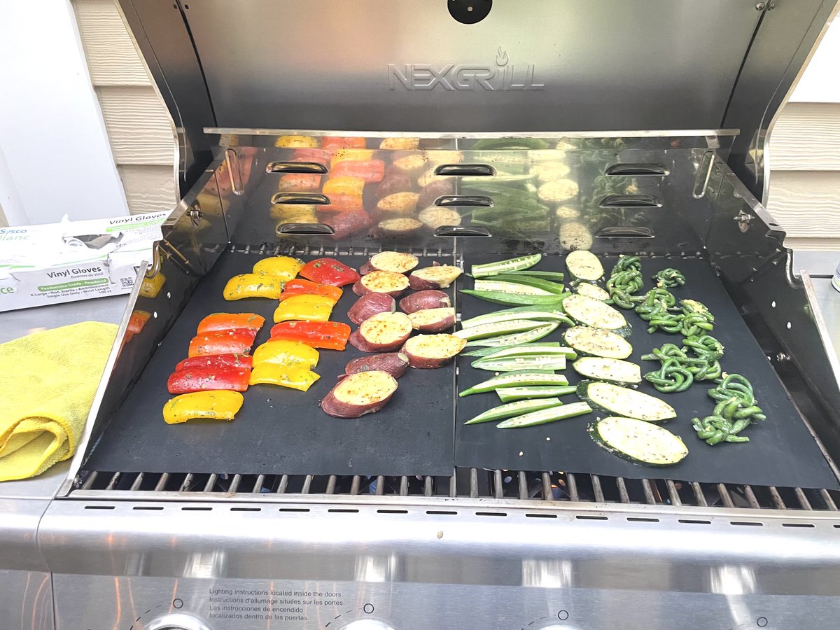 Knotted long #beans &amp; crisp #okra for a #plant-based #BBQ. Real stuff. Not staged. ⁦<a href="/_ANFP/">ANFP</a>⁩ ⁦<a href="/acfchefs/">ACF Chefs</a>⁩ ⁦<a href="/ahfnetwork/">AHF</a>⁩