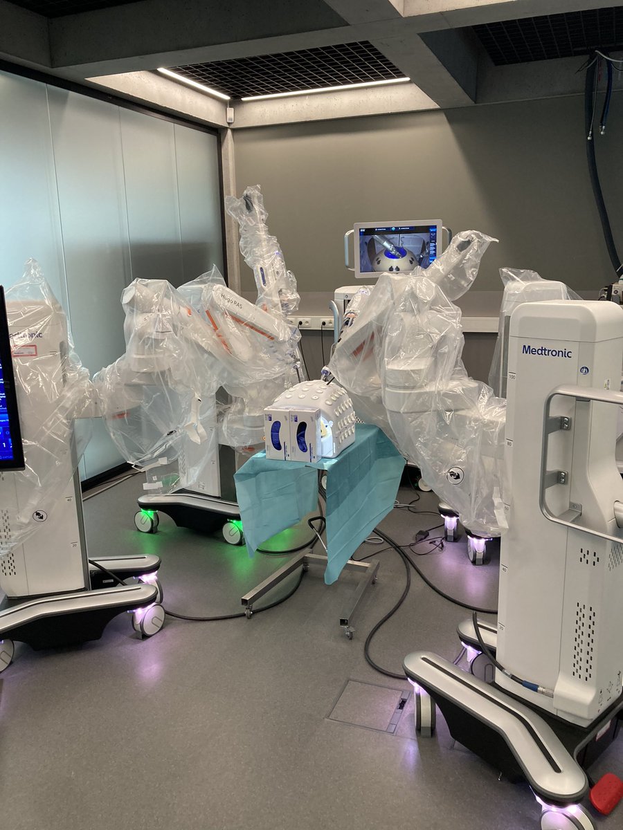 rajibaji1983's tweet image. A fantastic time in Ghent with @Medtronic using the HUGO robotic system which will be a fantastic platform for HPB surgery. Thank you to @modarousta for organising! @RoyalSurrey @IHPBA @roux_group #panGIrobotics #multiplatform 🤖