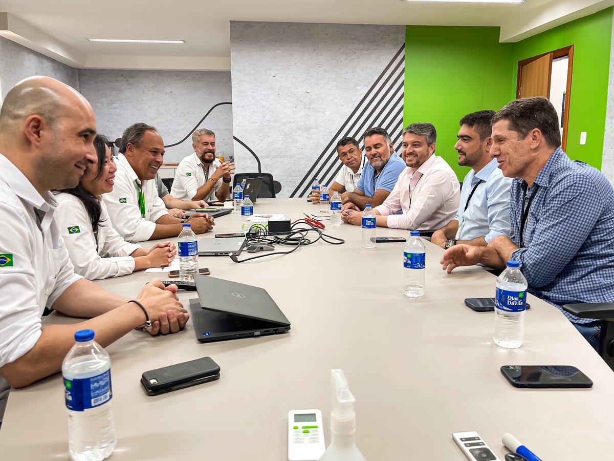 ZeCocaOficial's tweet photo. Estive participando de uma visita às novas instalações da Bamin, que retomou as atividades da Ferrovia de Integração Oeste-Leste (FIOL) e vem se firmando na produção de minério nas terras baianas, por meio do projeto Pedra de Ferro. 
#fiol #bamin #jequie https://t.co/SdKkbvIbLu