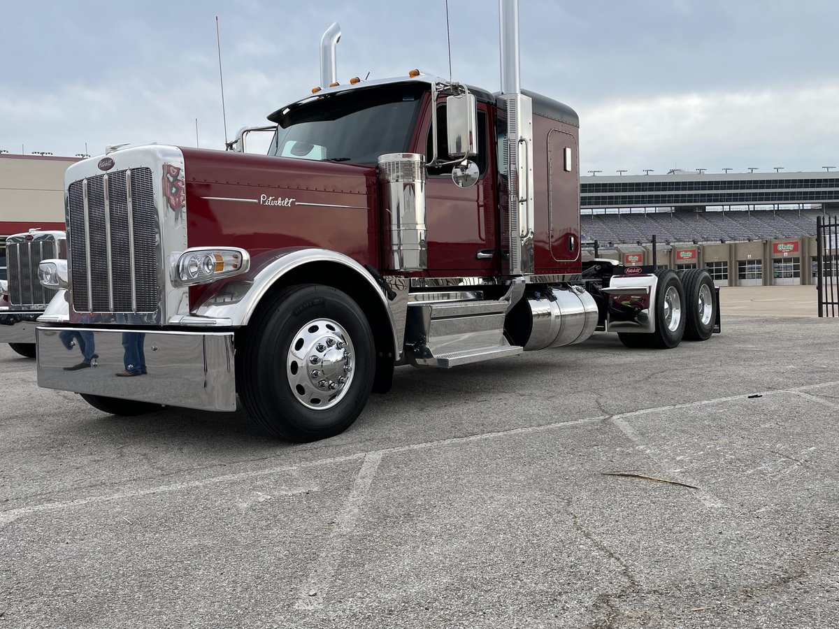 The new ⁦<a href="/PeterbiltMotors/">Peterbilt Motors Co.</a>⁩ Model 589 with the available Legendary package, which features a vintage script badge on the hood and unique interior appointments.
