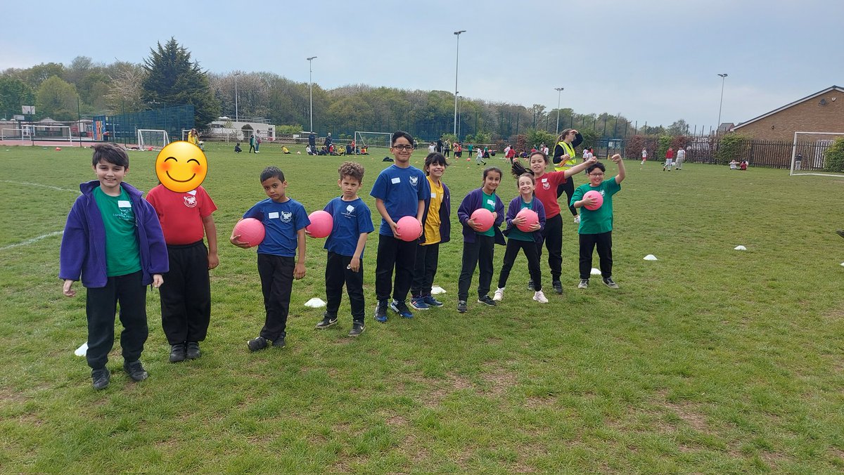 Ms_L_Lai's tweet photo. Brilliant sportsmanship year 3 during the dodgeball tournament! https://t.co/Xh5l6pA4AA