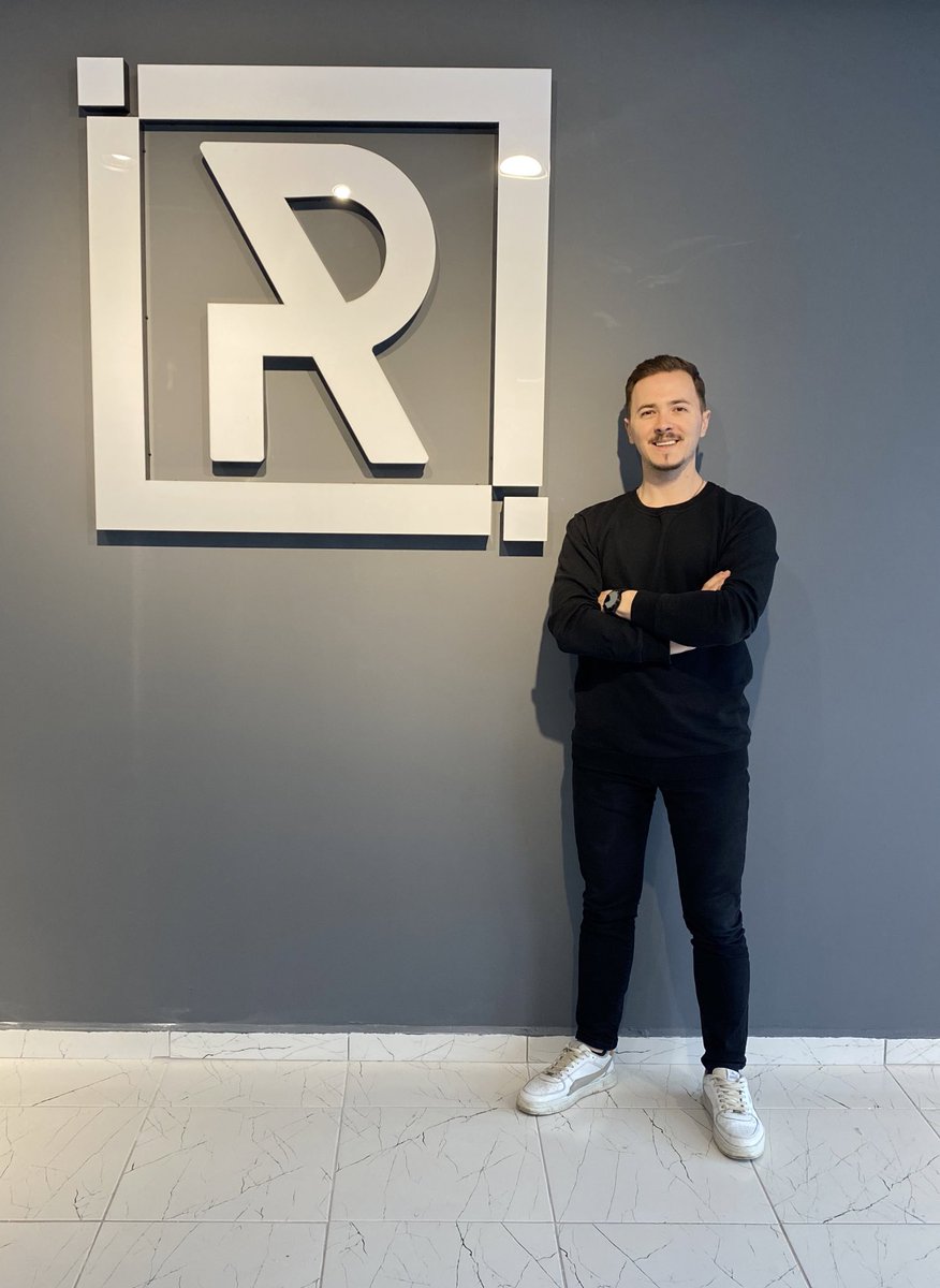 Hayallerimin gerçekleştiği o an yüzüme yansıyan gülümseme ektedir🙏🏻😎