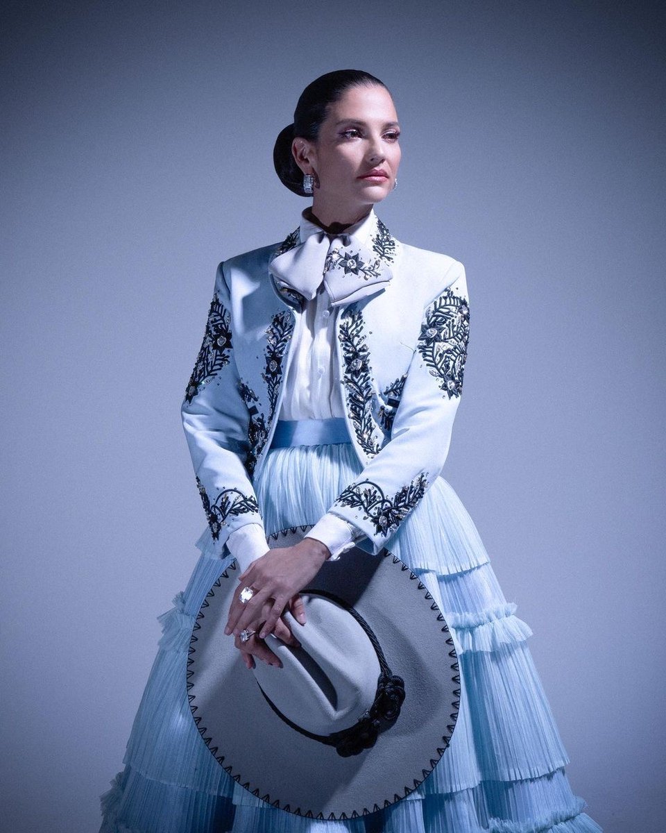 Elegance at its best....
<a href="/NataliaJimenez/">Natalia Jiménez</a> in <a href="/BSantosOficial/">BenitoSantos Oficial</a>✨

#NataliaJimenez #BenitoSantos