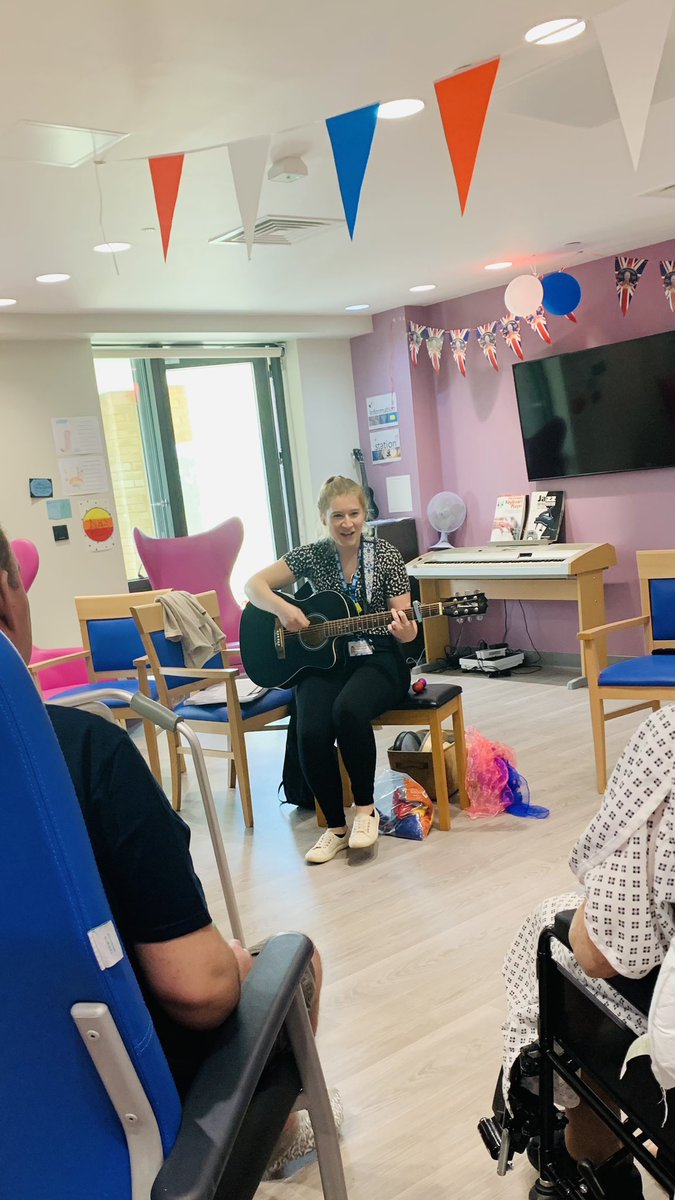 spickett_bethan's tweet photo. Everyone’s favourite day at Heathlands … music therapy day 🎶 
@IzzySwinhoe @michonamission @ClaireAMoodie1 @WMDLove @FrimleyICSAHPs https://t.co/MMWWCDs7aE