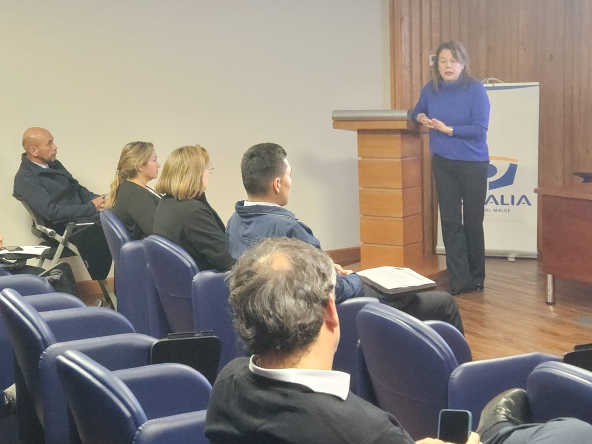 CAJmaule's tweet photo. @CAJmaule Actividad de promoción realizada con funcionarios de la Fiscalía Local de Talca, donde se dar a conocer sobre @CAVITalca y la importancia de la derivación oportuna de las víctimas a la luz de la Ley N°21057 @cajmetrooficial https://t.co/2yVEkPPcmY